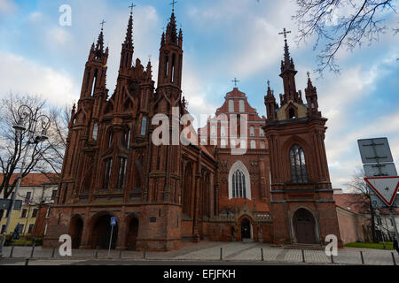 Chiesa di Sant'Anna, la cattedrale cattolica di Vilnius, Lituania Foto Stock