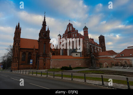 Chiesa di Sant'Anna, la cattedrale cattolica di Vilnius, Lituania Foto Stock