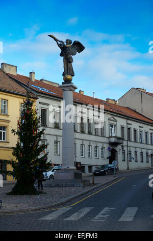 L'Angelo di Uzupis monumento nel quartiere artistico di Vilnius, Lituania Foto Stock