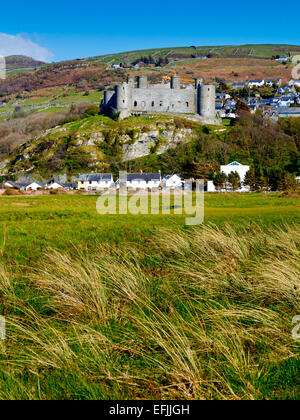 Harlech Castle in Gwynedd Snowdonia North Wales UK una fortificazione medievale costruita da Edward 1 nel 1289 adesso sito del Patrimonio Mondiale Foto Stock