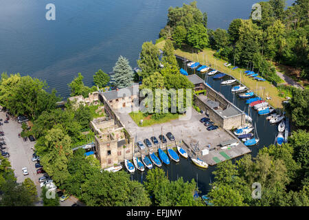 "Lago Baldeneysee' lago di Essen, fiume Ruhr, sailing club in i ruderi di un vecchio castello, 'Haus Scheppen', Essen, Germania, Foto Stock