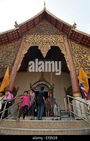 Vista verticale del Wat Chiang Mun, il più antico tempio in Chiang Mai Thailandia. Foto Stock