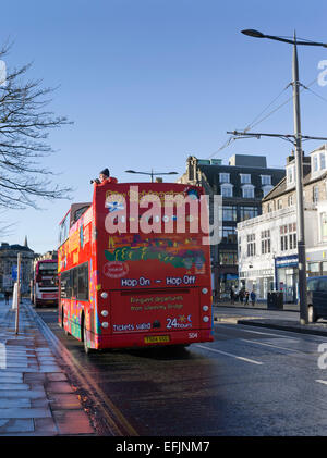 dh PRINCES STREET EDIMBURGO City giro turistico in autobus vista vedere turisti open top Foto Stock