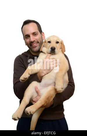 Uomo con giallo Labrador Golden Retriever cucciolo mix Foto Stock