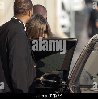 Hollywood, California, USA. 5 febbraio, 2015. American attrice Jennifer Aniston ha fatto un aspetto a Jimmy Kimmel Live! In Hollywood, cimentandosi in e fuori il giovedì pomeriggio. Credito: David Bro/ZUMA filo/Alamy Live News Foto Stock