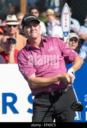 Torery pini, California, USA. 5 febbraio, 2015. Jimmy Walker reagisce alla sua tee-shot al primo foro del sud corso durante il primo round di agricoltori assicurazioni aperto al campo da Golf di Torrey Pines, il 5 febbraio 2015 a San Diego, California. Credito: Doug Gifford/ZUMA filo/Alamy Live News Foto Stock