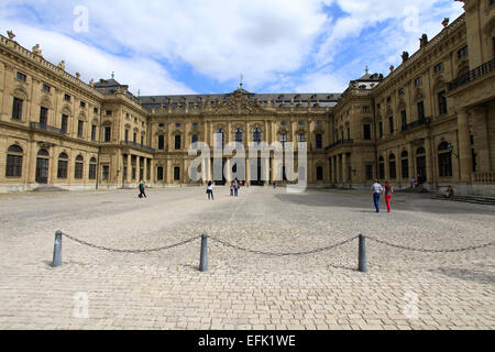 La Residenza di Würzburg e Franconia Fontana. Il residence è il principale del lavoro del barocco della Germania meridionale e uno dei più grandi castelli in Europa. L'UNESCO ha preso nel 1981 nella lista del Patrimonio Mondiale di oggetti elencati. Foto: Klaus Nowottnick Data: 11 agosto Foto Stock