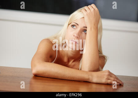 Giovane ragazza ha sottolineato Foto Stock