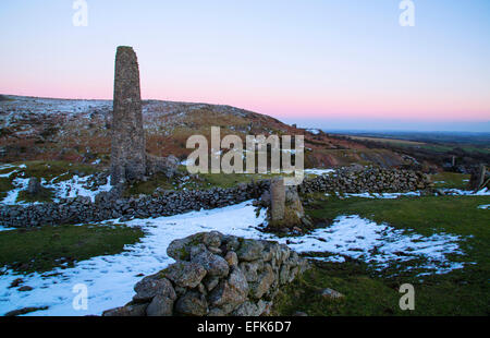 First new light over the old caradon copper mine workings in East Cornwall Foto Stock