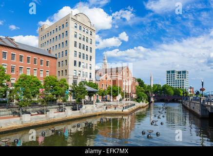 Fiume Providence lungomare nel centro città / College Hill district di Providence, Rhode Island, STATI UNITI D'AMERICA Foto Stock