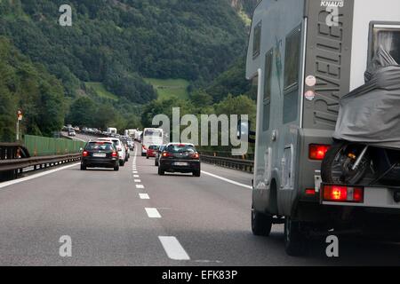 L'autostrada del Brennero è il principale e solo il raccordo autostradale da nord a sud e viceversa. In tal modo vi è su questa autostrada sempre un elevato traffico, soprattutto durante la stagione delle vacanze. È stato costruito negli anni sessanta e settanta come uno dei primi mountain Foto Stock