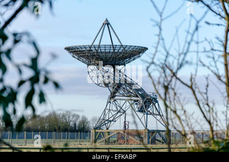 Una antenna di One-Mile telescopio al Mullard Radio Astronomy Observatory radio telescopi, Cambridge Foto Stock