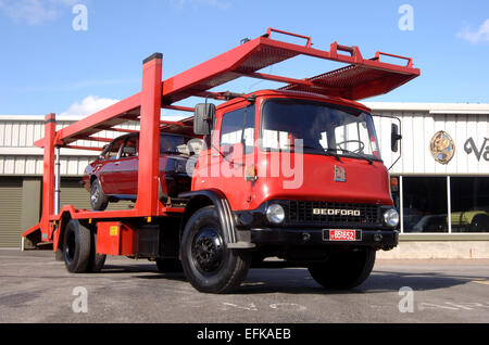 Classic degli anni settanta Bedford TK auto ruota di trasportatore Foto Stock