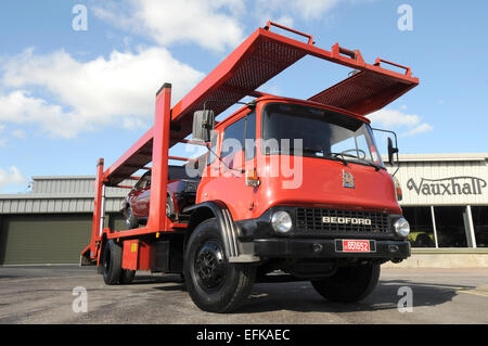 Classic degli anni settanta Bedford TK auto ruota di trasportatore Foto Stock