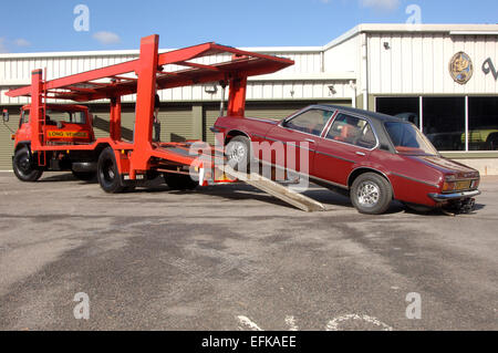 Classic degli anni settanta Bedford TK auto ruota di trasportatore Foto Stock