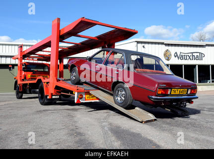 Classic degli anni settanta Bedford TK auto ruota di trasportatore Foto Stock