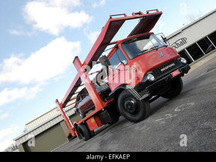 Classic degli anni settanta Bedford TK auto ruota di trasportatore Foto Stock