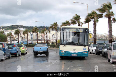 Località di villeggiatura di Bugibba, Qawra e St Pauls Bay di Malta. Bus a Malta il 31 gennaio 2015 Foto di Keith Mayhew Foto Stock