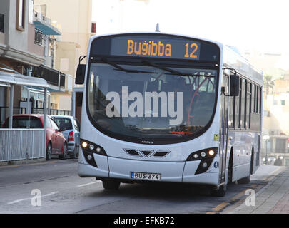 Località di villeggiatura di Bugibba, Qawra e St Pauls Bay di Malta. Bus a Malta il 31 gennaio 2015 Foto di Keith Mayhew Foto Stock