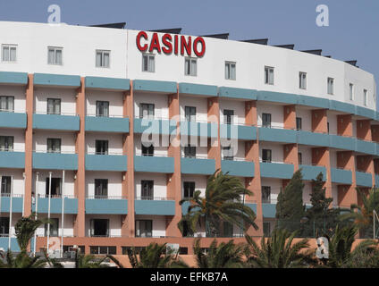 Località di villeggiatura di Bugibba, Qawra e St Pauls Bay di Malta. Il casinò di Qawra il 31 gennaio 2015 Foto di Keith Mayhew Foto Stock