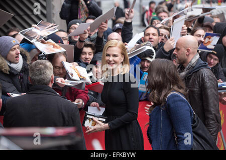 Berlino, Germania. 06 feb 2015. Berlino, Germania. Il 6 febbraio, 2015. L'attrice Nicole Kidman arriva a un photocall per il film "La Regina del deserto' al sessantacinquesimo Festival del Cinema di Berlino, 6 febbraio 2015. Il film è presentato in Concorso Ufficiale della Berlinale, che va dal 05 al 15 febbraio 2015. Foto: JOERG CARSTENSEN/dpa/ Alamy Live News Foto Stock