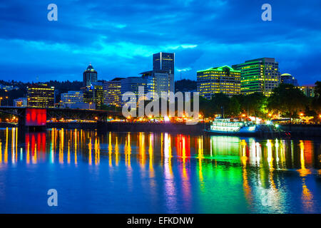 Centro di Portland, Oregon cityscape durante la notte Foto Stock