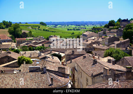 Vista di St Emilion, vicino a Bordeaux, Francia Foto Stock