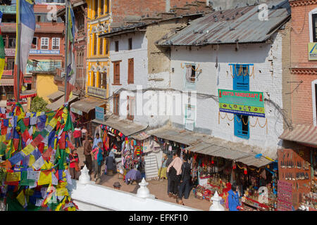 Negozi intorno a Bodnath il più grande stupa in Nepal il quadrato di Durbar Kathmandu Foto Stock