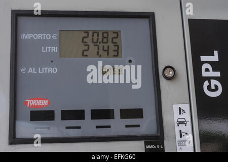 Il gas liquido propano station il denaro e la quantità dei numeri Foto Stock