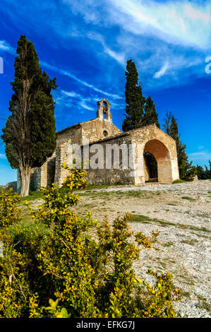 La chappele d' Eygalières se trouve Au Pied des Alpilles, entre Orgon et Saint-Rémy-de-Provence. Massif des Alpilles, Francia Foto Stock