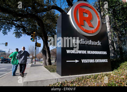 Ft. Vale la pena, Texas, Stati Uniti d'America. 6 febbraio, 2015. 6 febbraio 2015. Radio Shack Corporation ha presentato istanza di fallimento in Tribunale federale il 5 febbraio 2015 dopo un certo numero di anni di scarse prestazioni da parte del rivenditore di elettronica. © Ralph Lauer/ZUMA filo/Alamy Live News Foto Stock