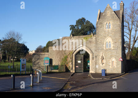 The Gatehouse all'ingresso al Parco Singleton, Swansea, Galles del Sud. La principale università campus per Swansea è all'interno del parco Foto Stock