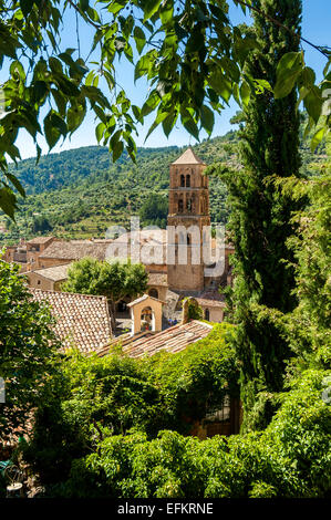 Villaggio di Moustiers Ste Marie, Alpes de Haute Provence, Parc Naturel Regional du Verdon, ( Labellisé Les Plus Beaux Villages de France ) Foto Stock