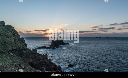 Lands End Cornwall, Regno Unito, 6 feb 2015. Alta pressione si muove attraverso il Regno Unito dando freddo ma soleggiato. Credito: Simon Maycock/Alamy Live News Foto Stock