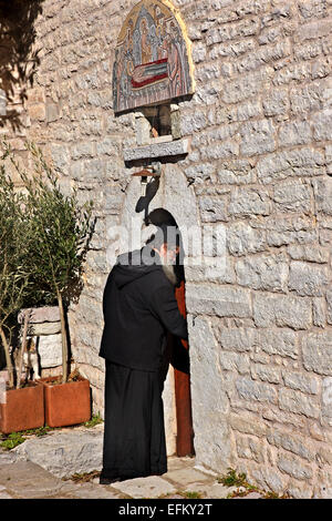 Il solo ed unico monaco del monastero di Spilia (probabilmente inizio XVII secolo), Argithea, Agrafa montagne, Karditsa, Tessaglia, Grecia. Foto Stock