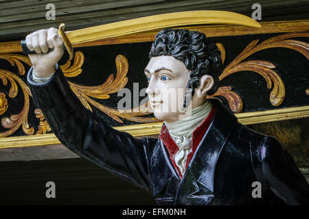 Nave intagliata polena dell uomo con la spada al valhalla museum, tresco, isole Scilly Foto Stock