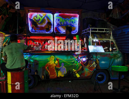 VW coctail bar in Khao San Road, Thailandia Foto Stock