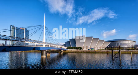 Ponte di campane, l'Armadillo (SECC) e la Hydro, Glasgow, Scotland, Regno Unito Foto Stock