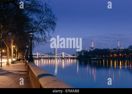 Chelsea Embankment al crepuscolo Foto Stock