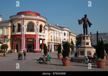 Scena generale della zona di ingresso del parco Prater di Vienna Austria Foto Stock