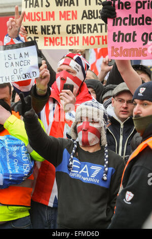 La difesa inglese league (EDL) protesta in dudley 2015 Foto Stock