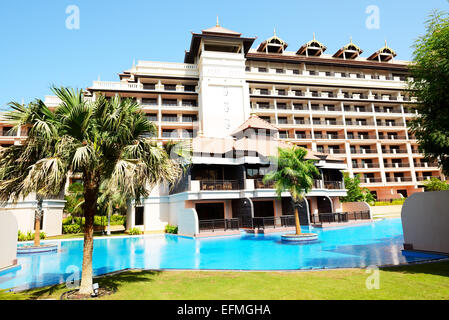 La villa di lusso in stile Thai hotel su Palm Jumeirah man-made Island, Dubai, UAE Foto Stock