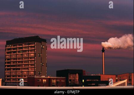 Glasgow, Scotland, Regno Unito. Il 7 febbraio, 2015. Regno Unito meteo. Tramonto mozzafiato su Gorbals, Glasgow Credit: Tony Clerkson/Alamy Live News Foto Stock