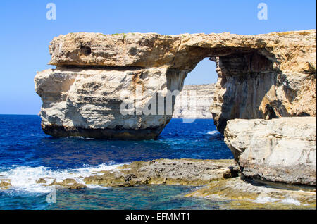 La finestra Azzurra sulla costa nord-occidentale di Gozo Malta Foto Stock