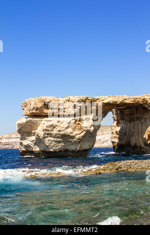 La finestra Azzurra a Dwejra sulla costa nord-occidentale di Gozo Malta Foto Stock