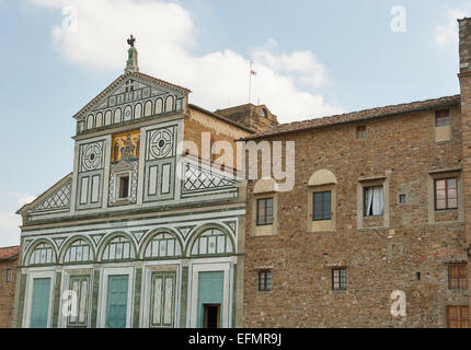 La facciata della basilica di San Miniato al Monte a Firenze, Italia Foto Stock