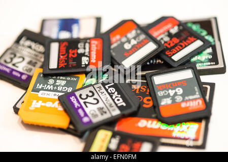 Schede di memoria SDXC SDHC // Una raccolta di schede di memoria SDXC e SDHC varie per fotocamere. Foto Stock