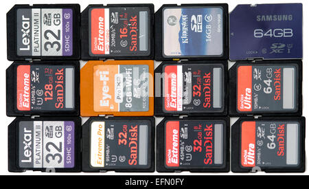 Schede di memoria SDXC SDHC // Una raccolta di schede di memoria SDXC e SDHC varie per fotocamere. Foto Stock