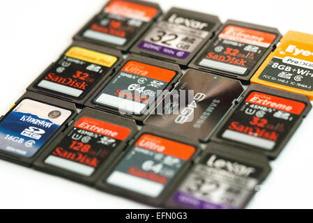 Schede di memoria SDXC SDHC // Una raccolta di schede di memoria SDXC e SDHC varie per fotocamere. Foto Stock