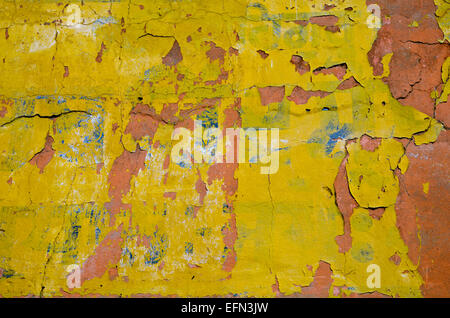 Vecchie gialle incrinato parete dipinta sullo sfondo e texture Foto Stock
